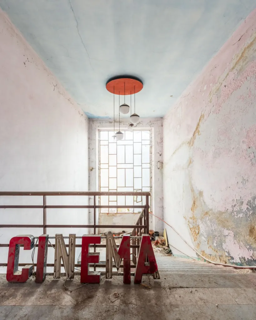 Cronache dell’Intervallo: Nicola Bertellotti porta a Roma la fotografia del tempo sospeso 2 Cinema 120x96cm credits Nicola Bertellotti